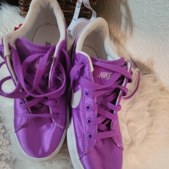 Sneakers - Picture 3 of 8